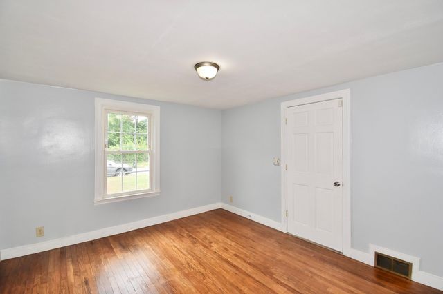 67 Temby St, Springfield, MA 01119