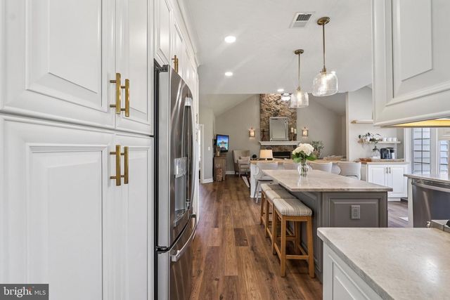 20276 MEDALIST DR, Ashburn, VA 20147