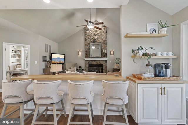 20276 MEDALIST DR, Ashburn, VA 20147