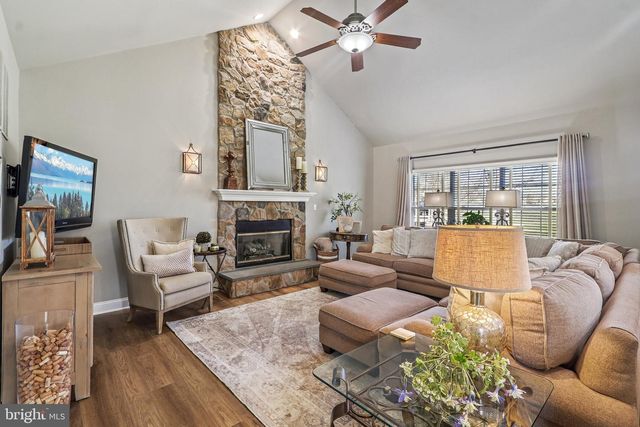 20276 MEDALIST DR, Ashburn, VA 20147