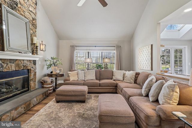 20276 MEDALIST DR, Ashburn, VA 20147