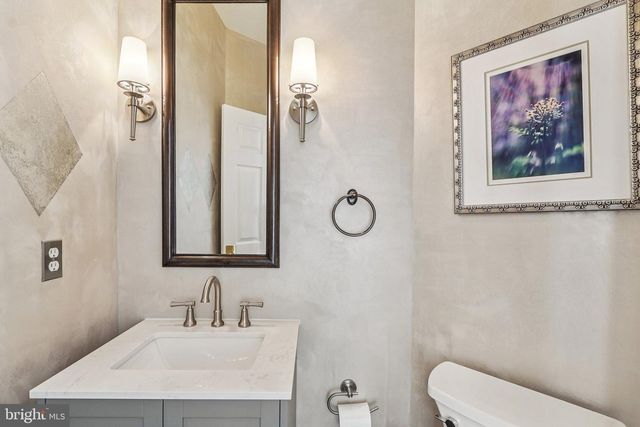 20276 MEDALIST DR, Ashburn, VA 20147