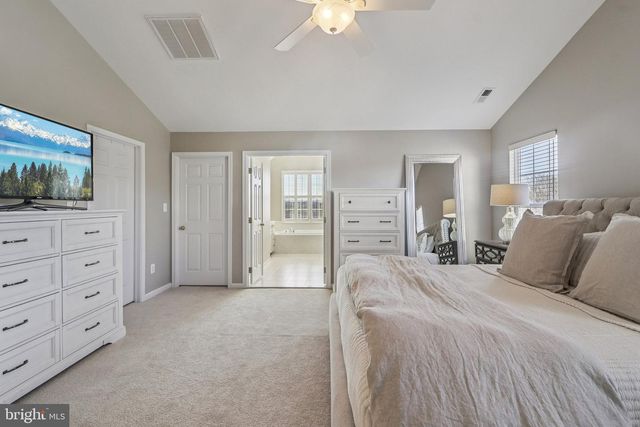 20276 MEDALIST DR, Ashburn, VA 20147