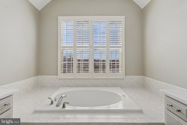 20276 MEDALIST DR, Ashburn, VA 20147