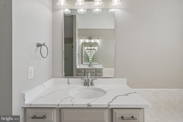 20276 MEDALIST DR, Ashburn, VA 20147