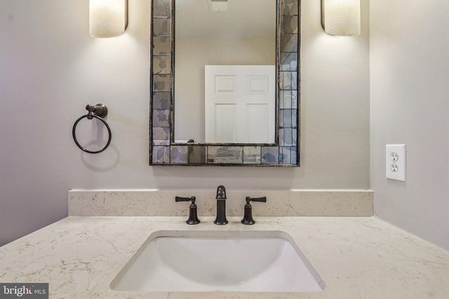 20276 MEDALIST DR, Ashburn, VA 20147