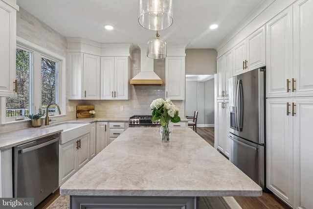 20276 MEDALIST DR, Ashburn, VA 20147