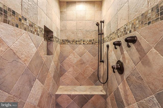 20276 MEDALIST DR, Ashburn, VA 20147