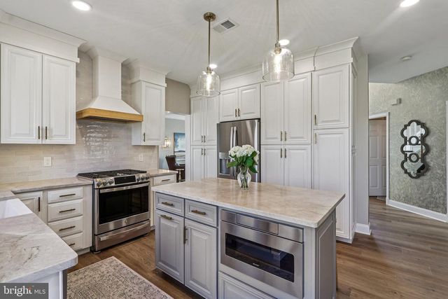 20276 MEDALIST DR, Ashburn, VA 20147