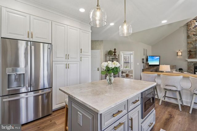 20276 MEDALIST DR, Ashburn, VA 20147