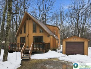 8 Running Bear Lane, Penn Forest Twp, PA 18210