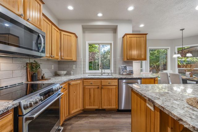 492 E Ridge Drive, Eagle, ID 83616