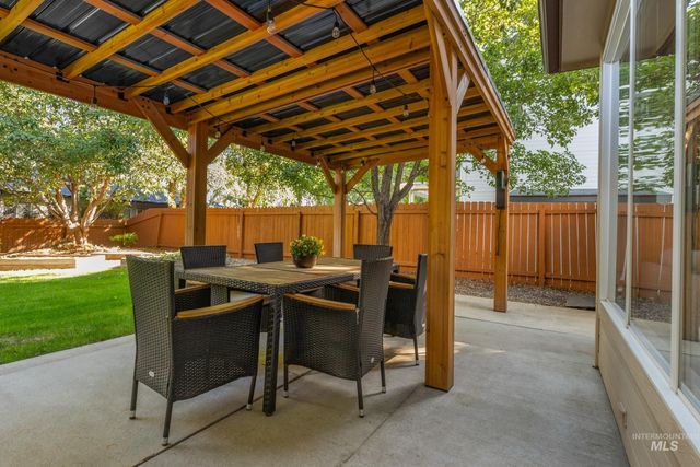492 E Ridge Drive, Eagle, ID 83616