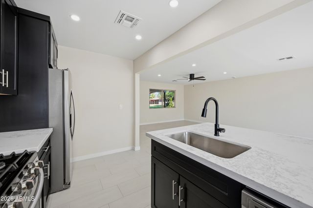 1325 E AVALON Drive, Phoenix, AZ 85014