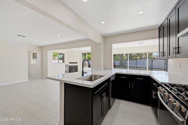 1325 E AVALON Drive, Phoenix, AZ 85014