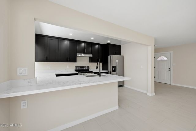 1325 E AVALON Drive, Phoenix, AZ 85014