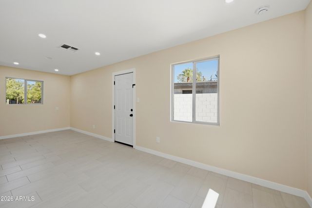 1325 E AVALON Drive, Phoenix, AZ 85014