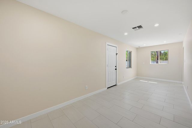 1325 E AVALON Drive, Phoenix, AZ 85014