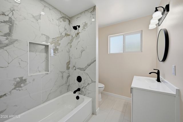 1325 E AVALON Drive, Phoenix, AZ 85014