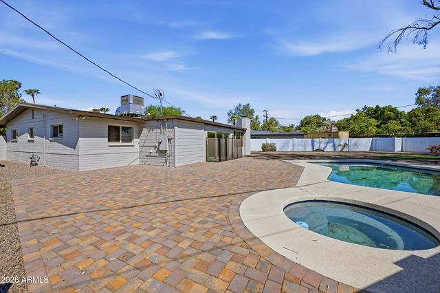 1325 E AVALON Drive, Phoenix, AZ 85014