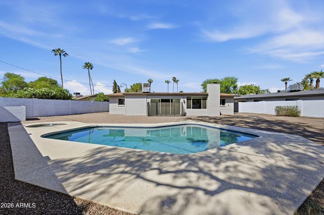 1325 E AVALON Drive, Phoenix, AZ 85014