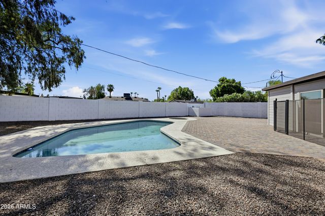 1325 E AVALON Drive, Phoenix, AZ 85014