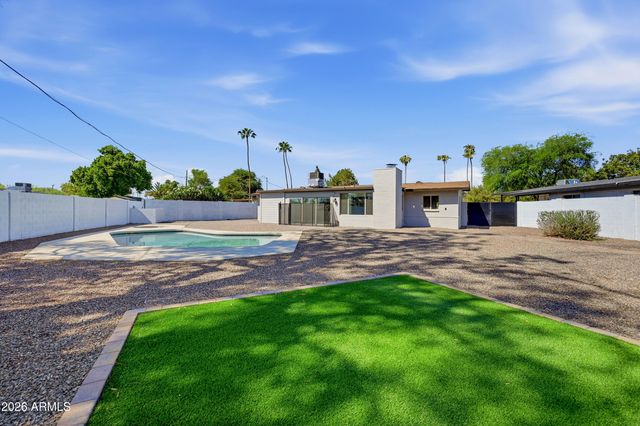 1325 E AVALON Drive, Phoenix, AZ 85014