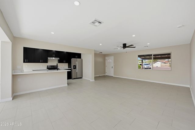 1325 E AVALON Drive, Phoenix, AZ 85014