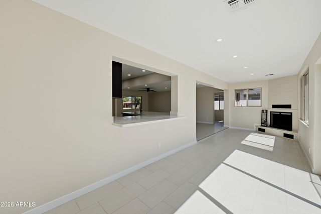 1325 E AVALON Drive, Phoenix, AZ 85014