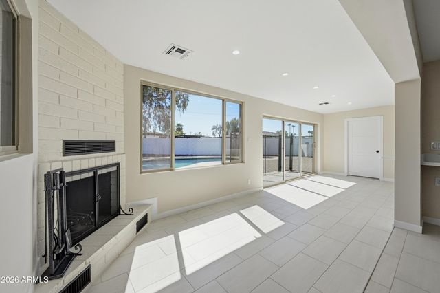 1325 E AVALON Drive, Phoenix, AZ 85014