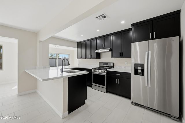 1325 E AVALON Drive, Phoenix, AZ 85014