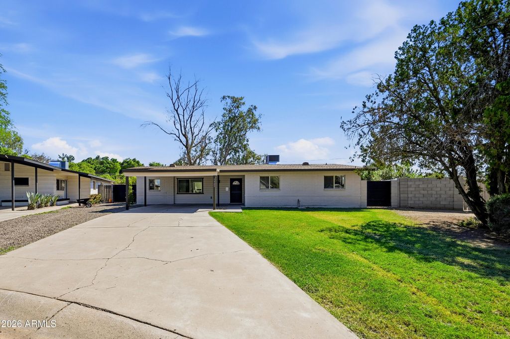1325 E AVALON Drive, Phoenix, AZ 85014