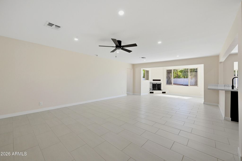 1325 E AVALON Drive, Phoenix, AZ 85014 — photo 4