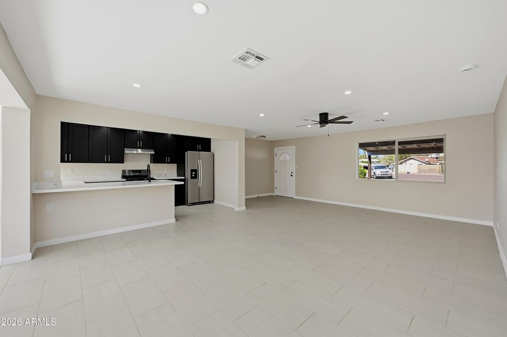 1325 E AVALON Drive, Phoenix, AZ 85014 — photo 5