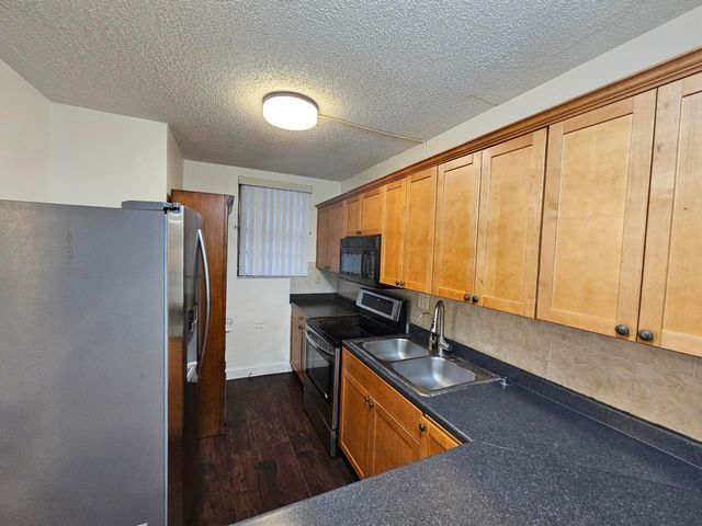 8441 Forest Hills Drive 302, Coral Springs, FL 33065