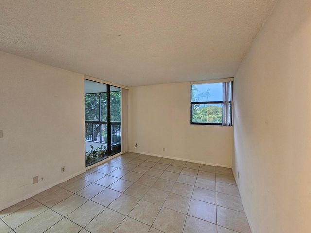 8441 Forest Hills Drive 302, Coral Springs, FL 33065