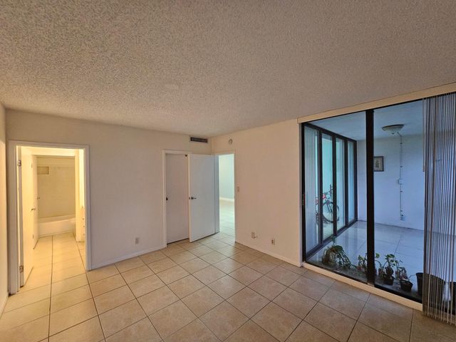 8441 Forest Hills Drive 302, Coral Springs, FL 33065