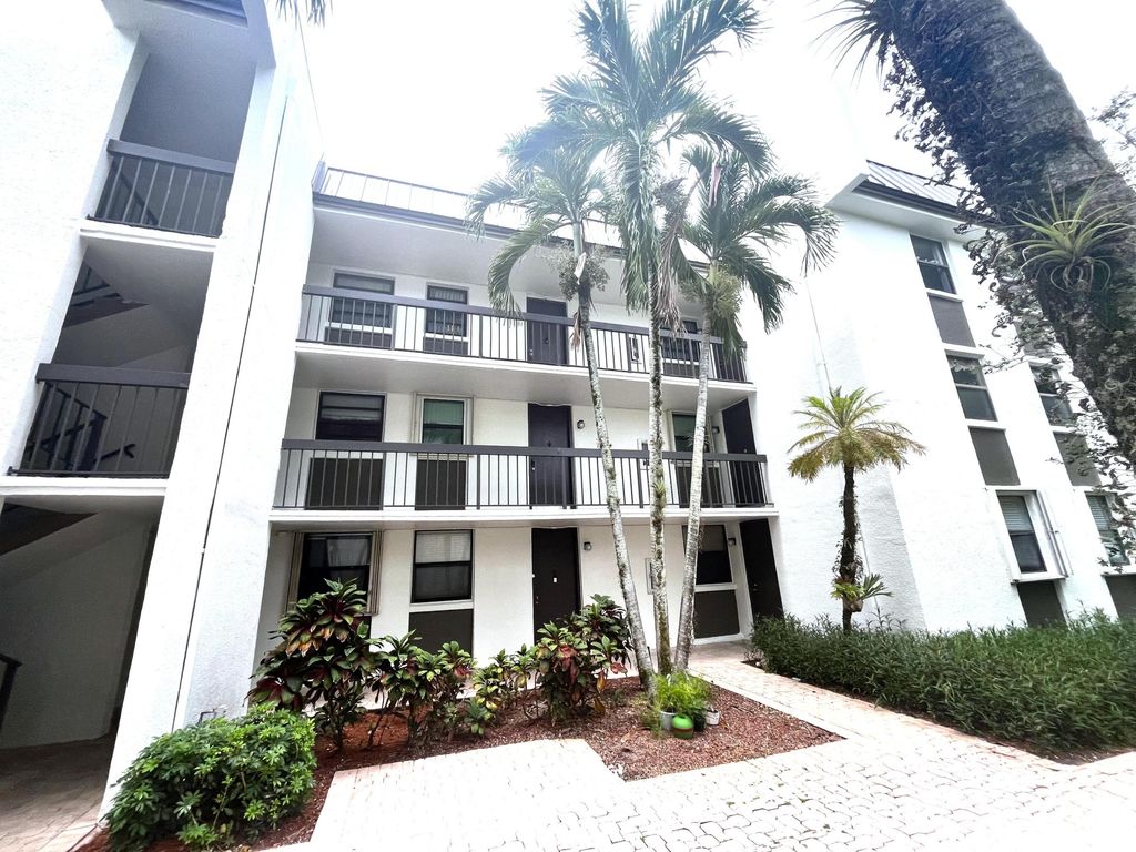 8441 Forest Hills Drive 302, Coral Springs, FL 33065
