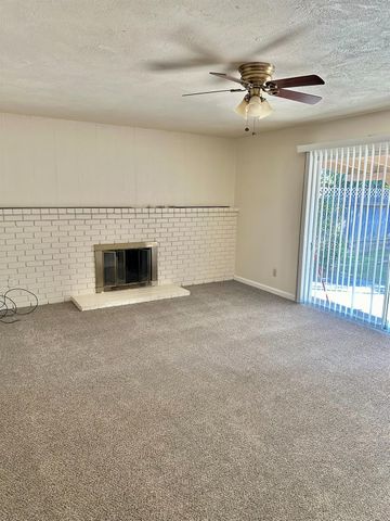 322 W Richert Avenue, Clovis, CA 93612