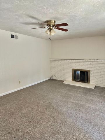 322 W Richert Avenue, Clovis, CA 93612