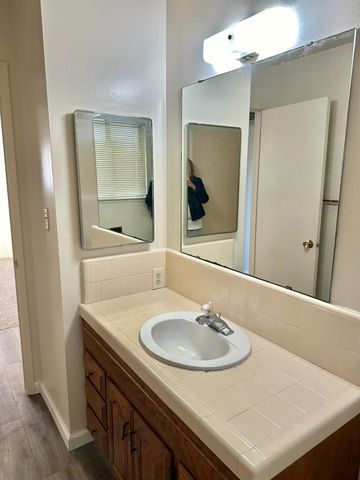 322 W Richert Avenue, Clovis, CA 93612