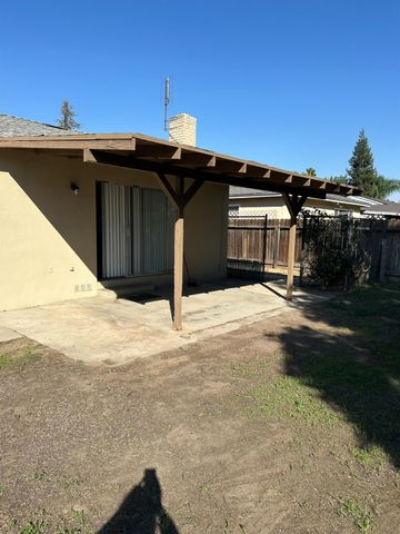 322 W Richert Avenue, Clovis, CA 93612