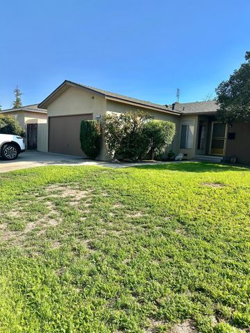 322 W Richert Avenue, Clovis, CA 93612