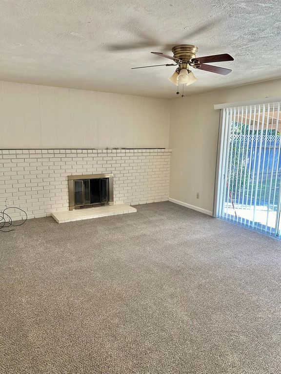 Image 11 of property listing at 322 W Richert Avenue, Clovis, CA 93612