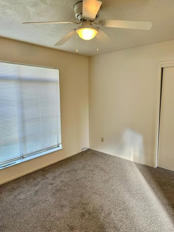 Image 17 of property listing at 322 W Richert Avenue, Clovis, CA 93612