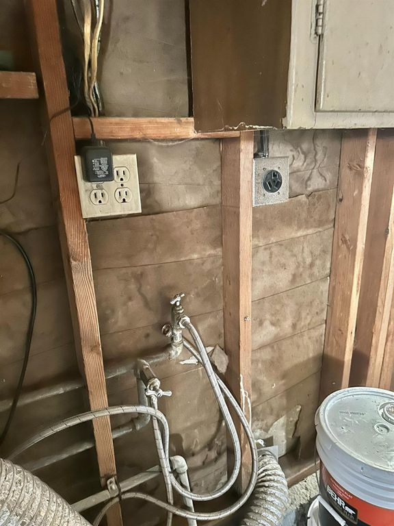 Image 18 of property listing at 322 W Richert Avenue, Clovis, CA 93612