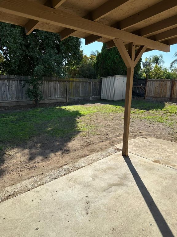 Image 20 of property listing at 322 W Richert Avenue, Clovis, CA 93612