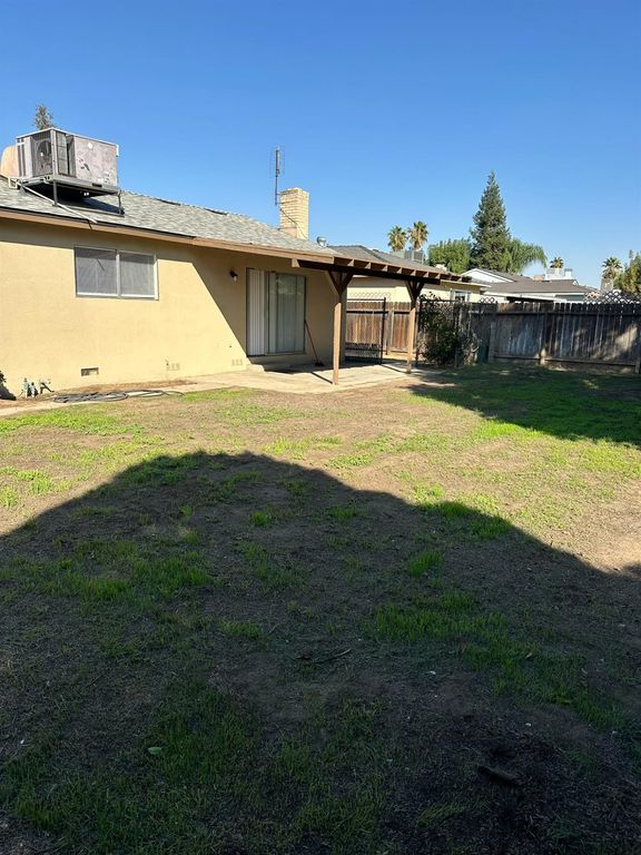 Image 22 of property listing at 322 W Richert Avenue, Clovis, CA 93612