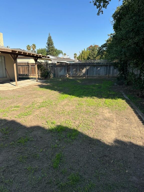 Image 23 of property listing at 322 W Richert Avenue, Clovis, CA 93612