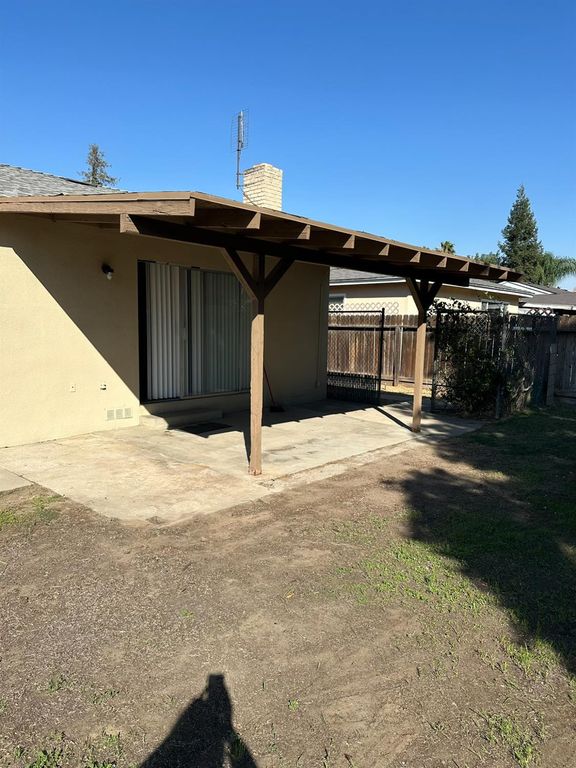 Image 24 of property listing at 322 W Richert Avenue, Clovis, CA 93612